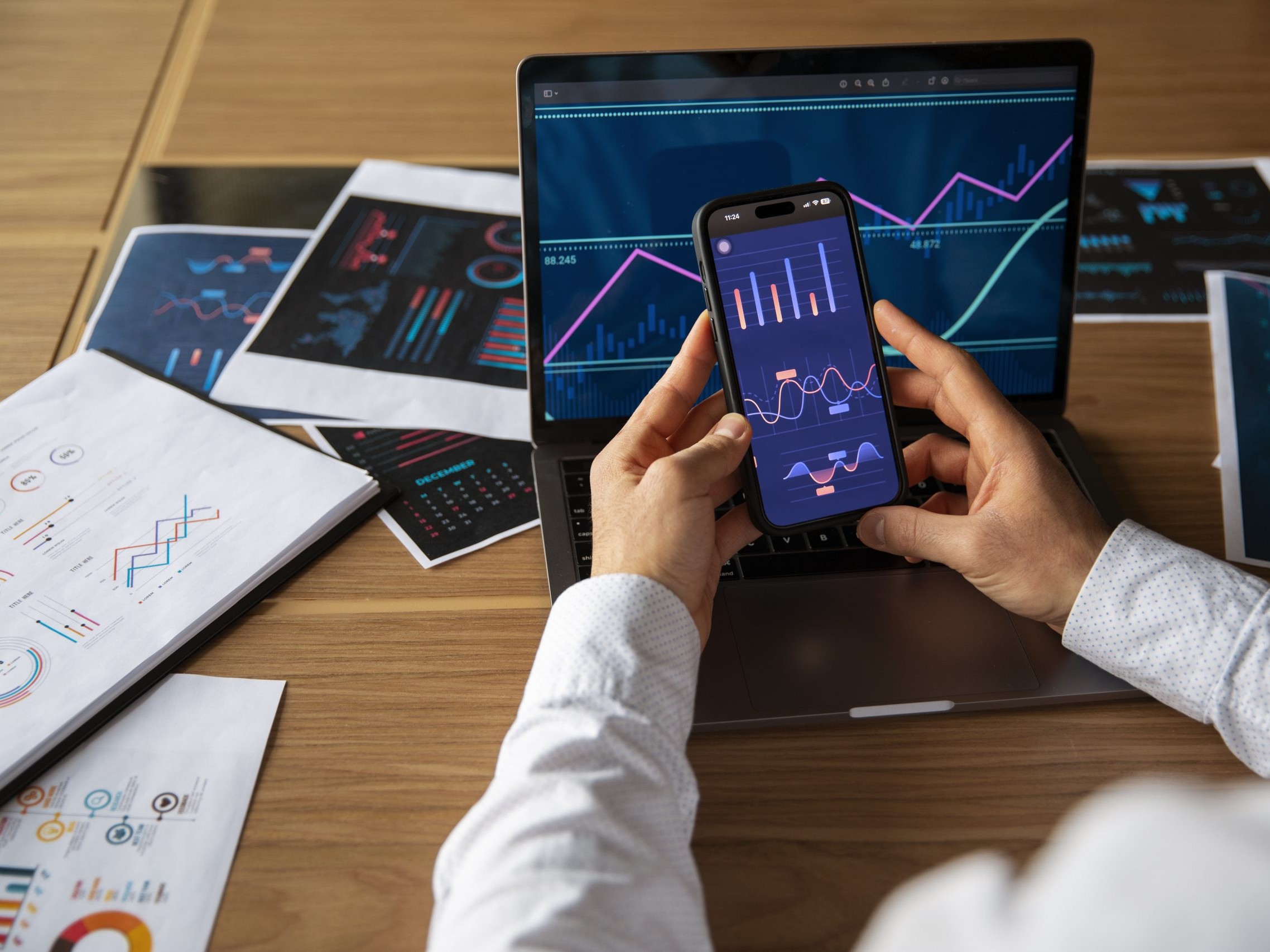 man managing trades - unded account trading