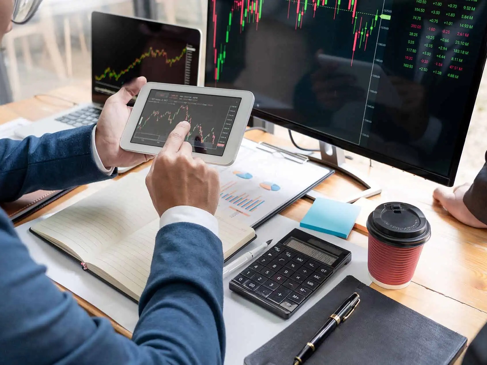 man exploring platforms - funded account trading