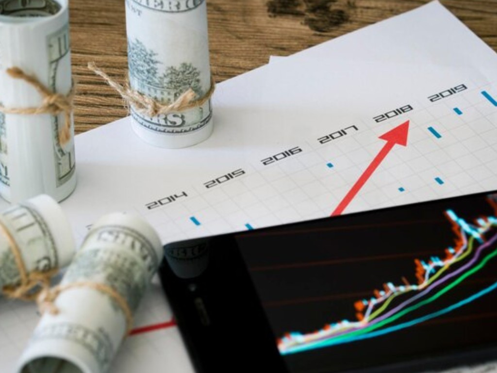 analyzing risks of trading - How Funded Trading Accounts Work