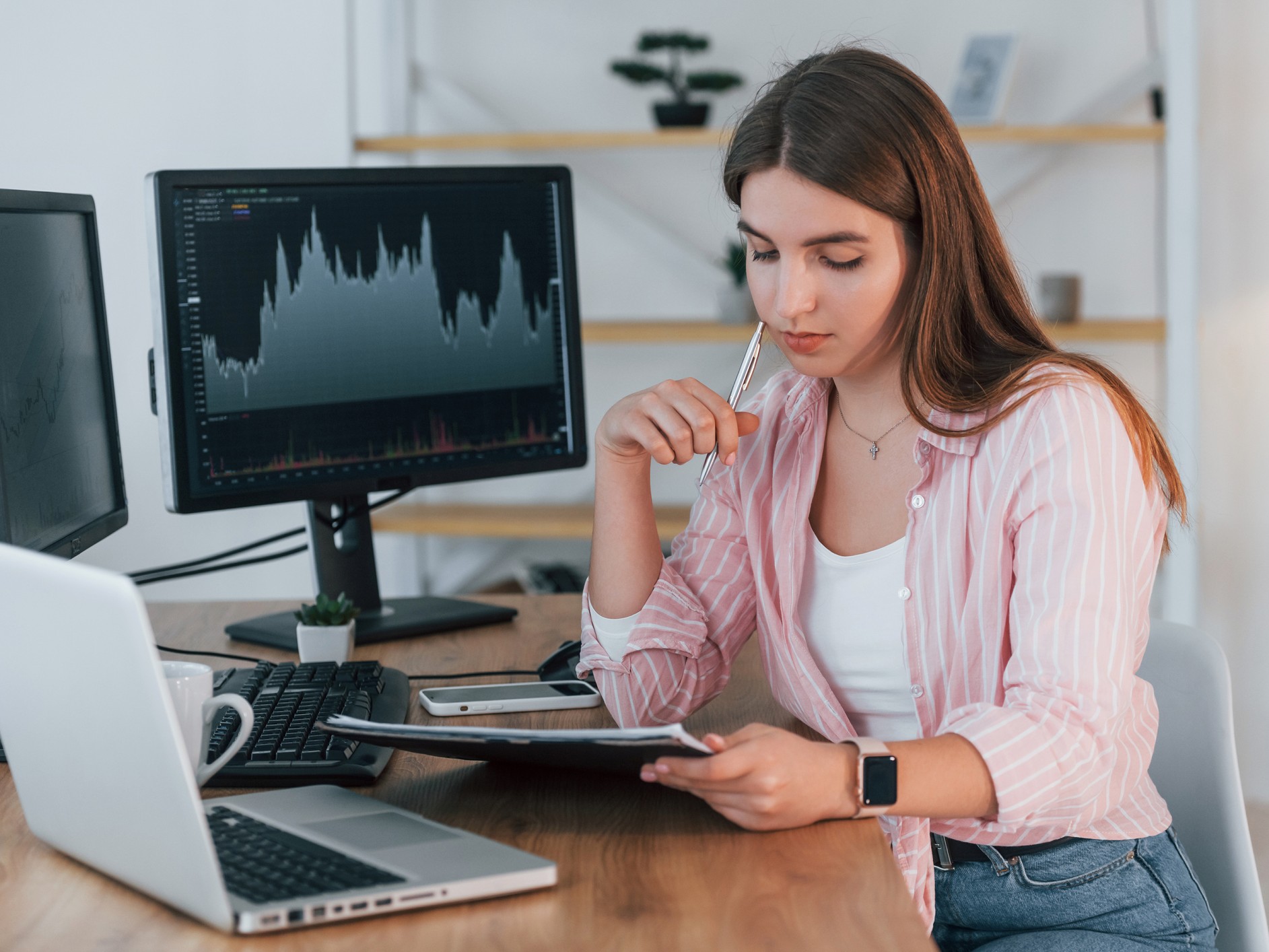 woman trading - How to Pass FundedX Trading Challenge