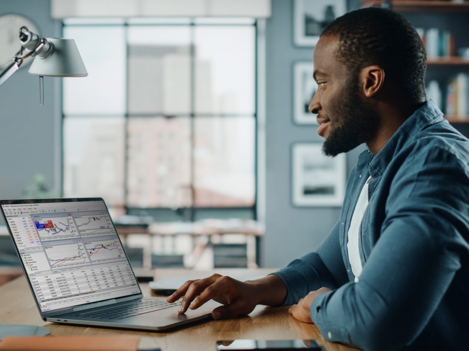 man looking at trades - Which Forex Prop Offers the Easiest Challenge