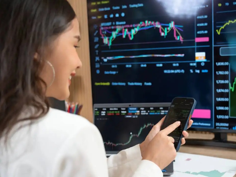 woman looking happy - Forex Prop Firm Challenge
