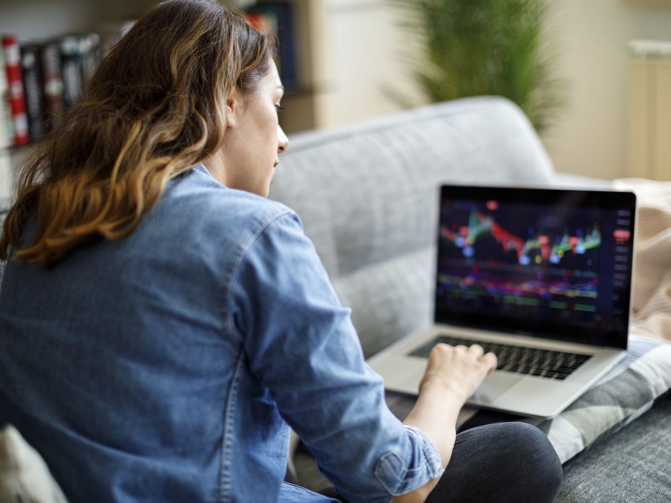 person choosing - Best Two-Step Challenge Forex Prop Trading