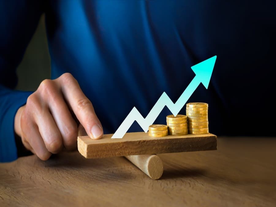 man managing leverage - How Does Leverage Increase Returns