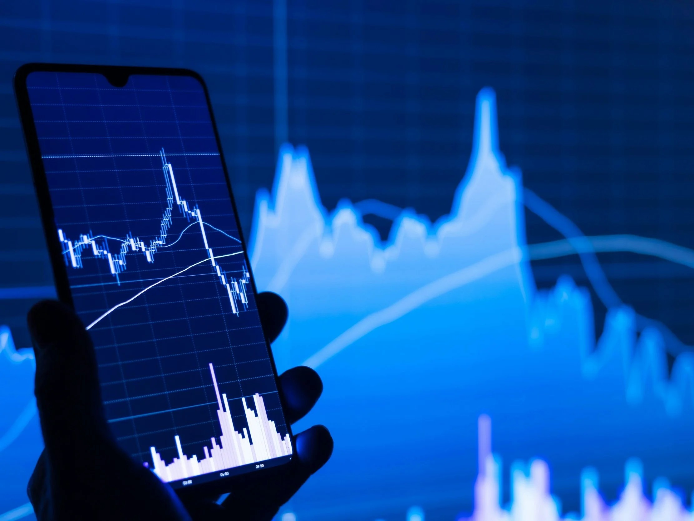 man flexing trades - How Does Leverage Increase Returns