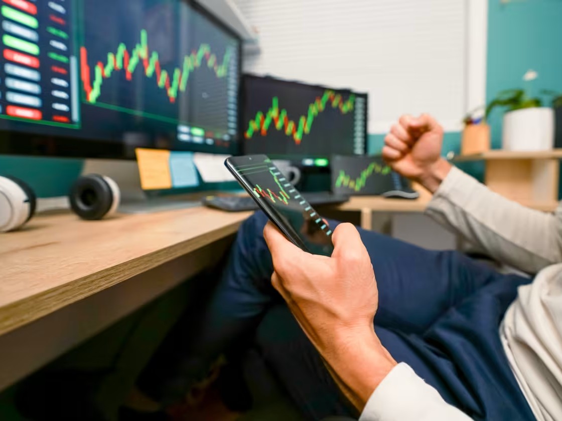 man winning - Day Trading Average Income