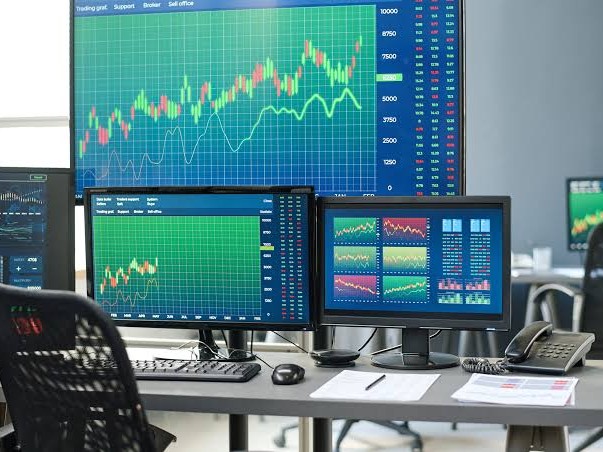 a trading screen - Trading E Mini Futures